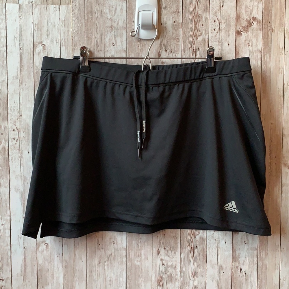 𝅺ADIDAS Black Sports Skort